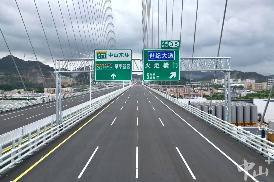 8月22日，中山东环高速公路建设已经进入通车冲刺阶段。记者 缪晓剑 摄